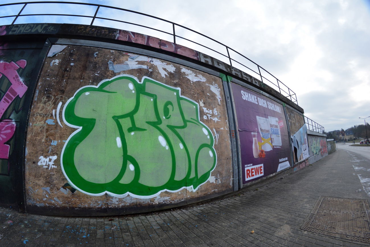 Graffiti Wall - Photo by NOIIO3 - tups, t, throwup (2017)