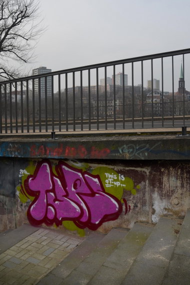 Graffiti Wall in Frankfurt (Oder) - Photo by NOIIO3 - tups, tup, thowup (2016)