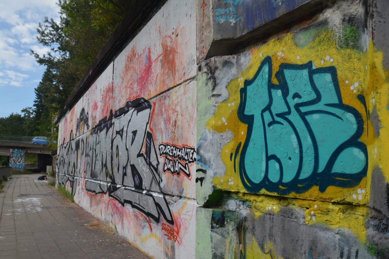 Graffiti Wall - Photo by NOIIO3 - tups, tup, t (2016)