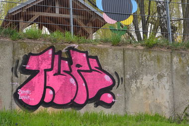Graffiti Bombing - Photo by NOIIO3 - tups, tup (2016)
