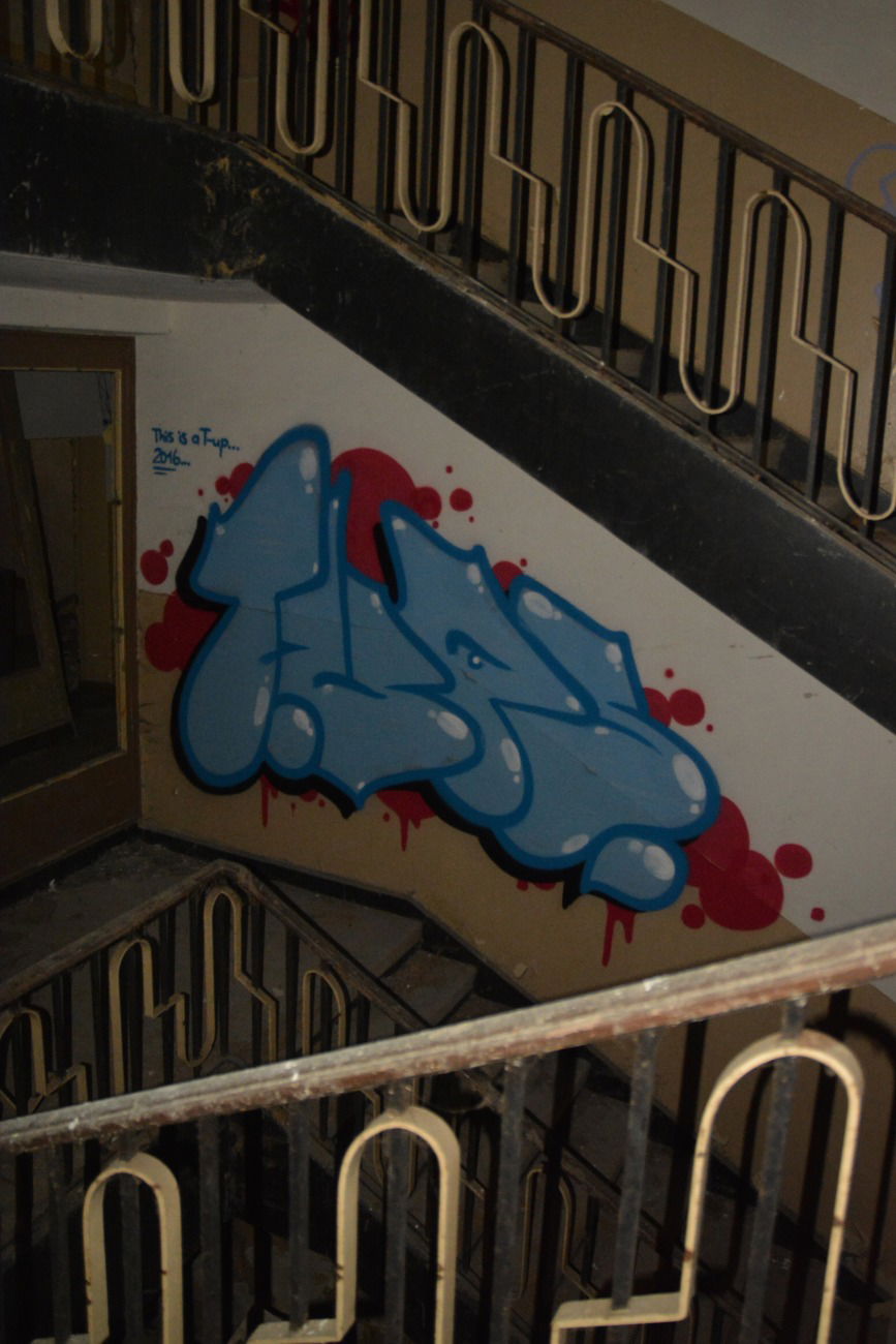 Graffiti Bombing in Frankfurt (Oder) - Photo by NOIIO3 - tups, tup, throwie (2016)