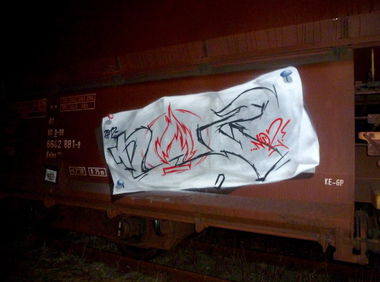 Graffiti Train - Photo by NOIIO3 - no2 (2012)