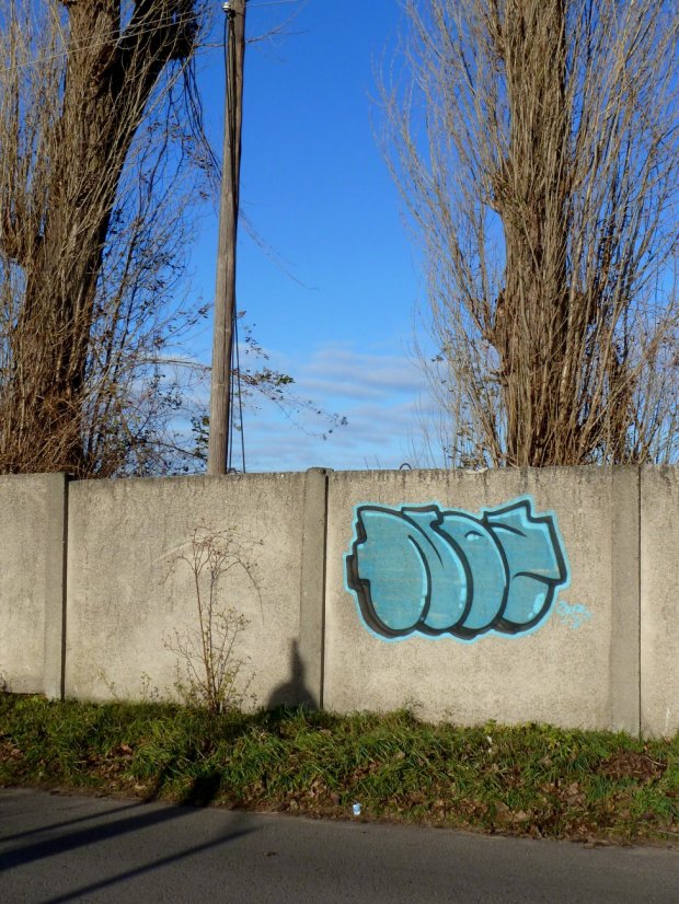 Graffiti Bombing - Photo by NOIIO3 - no2, numbertwo, nuber2 (2013)