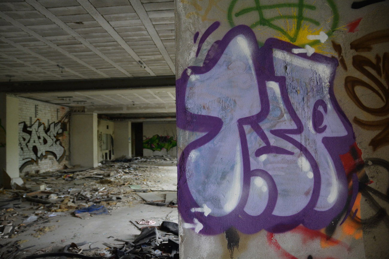 Graffiti Wall - Photo by NOIIO3 - tups, tup (2016)