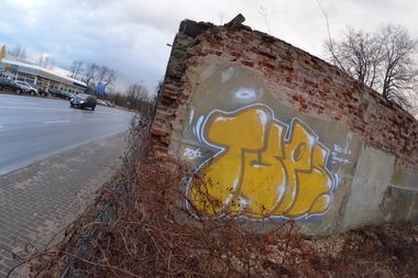 Graffiti in Frankfurt (Oder) - Photo by NOIIO3 - tups, thisisathrowup, throwup (2016)