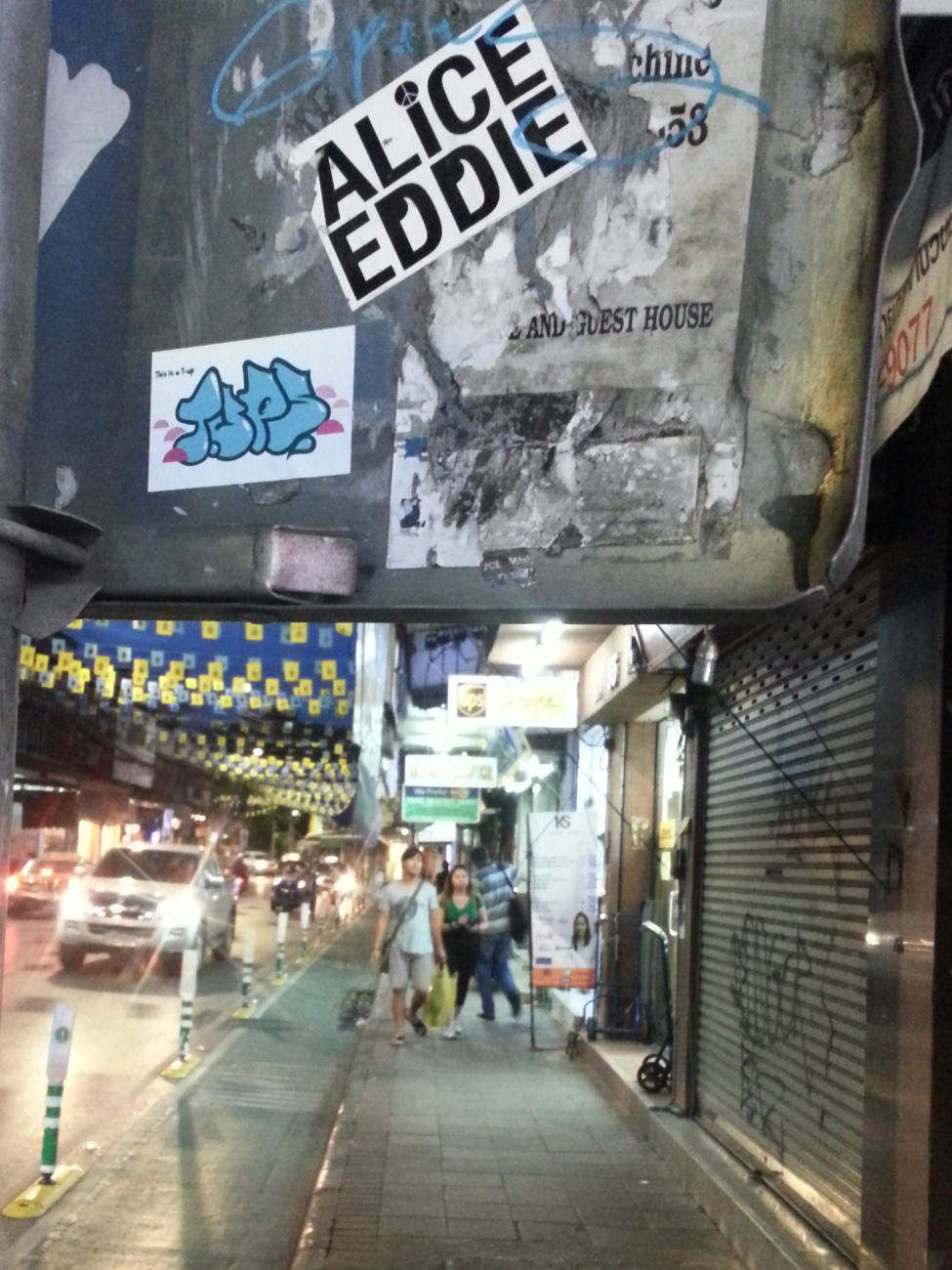 Graffiti Bombing - Photo by NOIIO3 - tups, throwup, tup (2016)