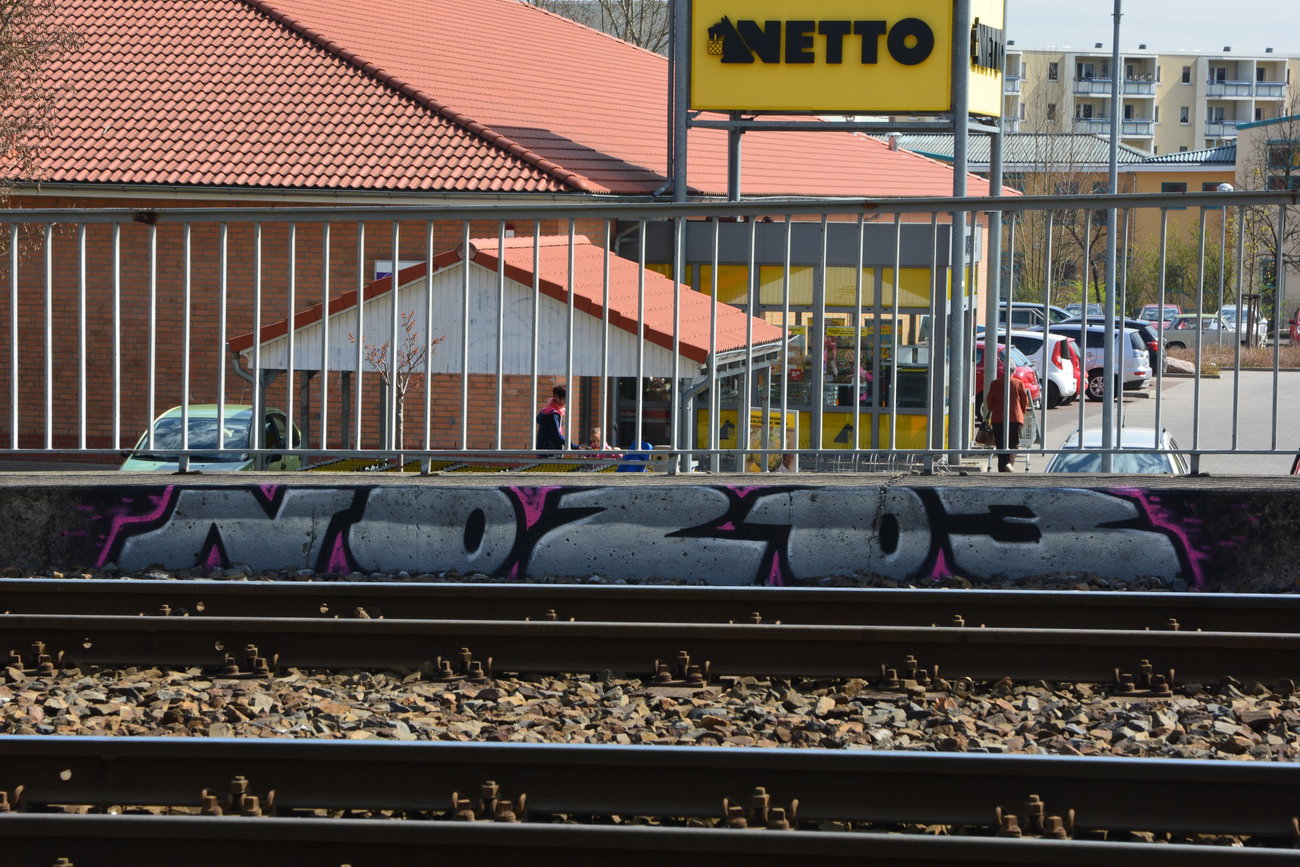 Graffiti Wall - Photo by NOIIO3 - no2, no.2, notwo