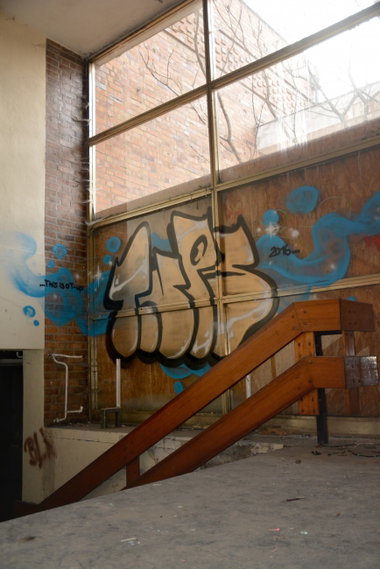 Graffiti Wall - Photo by NOIIO3 - tups, gold (2016)