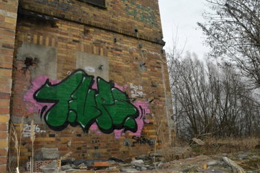 Graffiti Wall - Photo by NOIIO3 - tup, tups, throwup (2016)