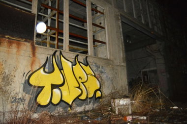 Graffiti Wall - Photo by NOIIO3 - tups, tup, throwup (2016)