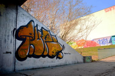 Graffiti Bombing - Photo by NOIIO3 - tups, tup (2016)