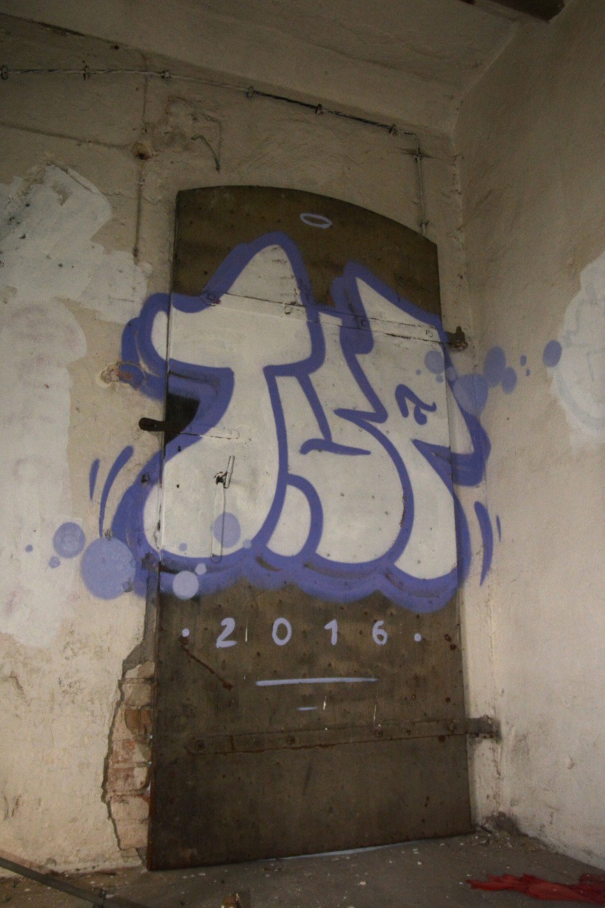 Graffiti Wall - Photo by NOIIO3 - tups, tup (2016)