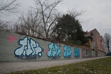 Graffiti Wall in Slubice - Photo by NOIIO3 - tups, throwup, tups (2016)