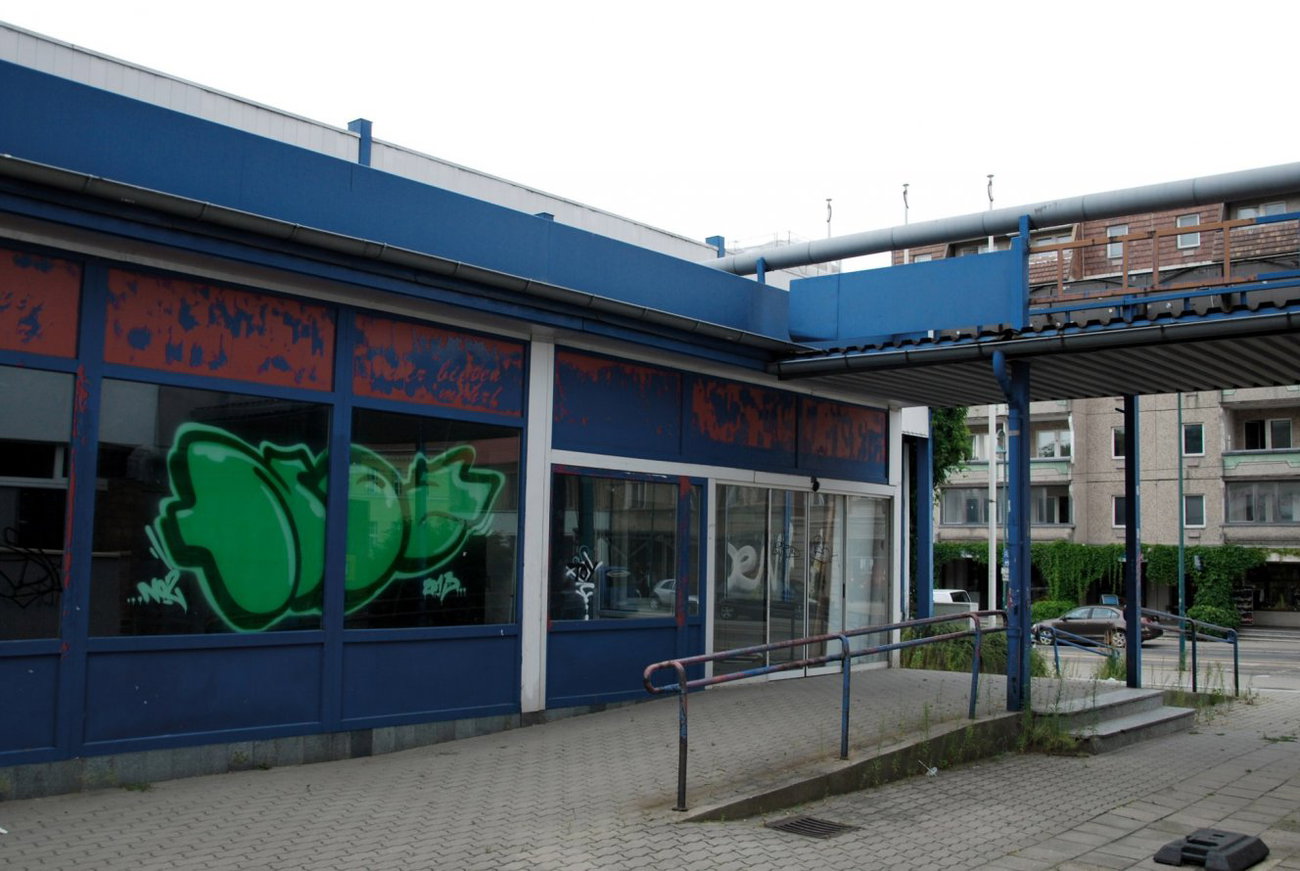 Graffiti Wall - Photo by NOIIO3 - no2 (2013)