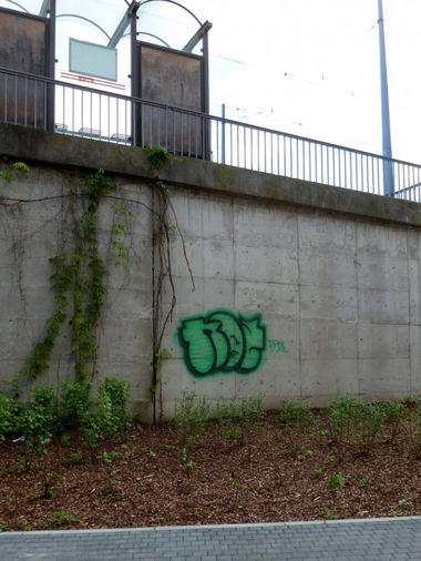 Graffiti Bombing - Photo by NOIIO3 - no2, numbertwo, nuber2 (2013)