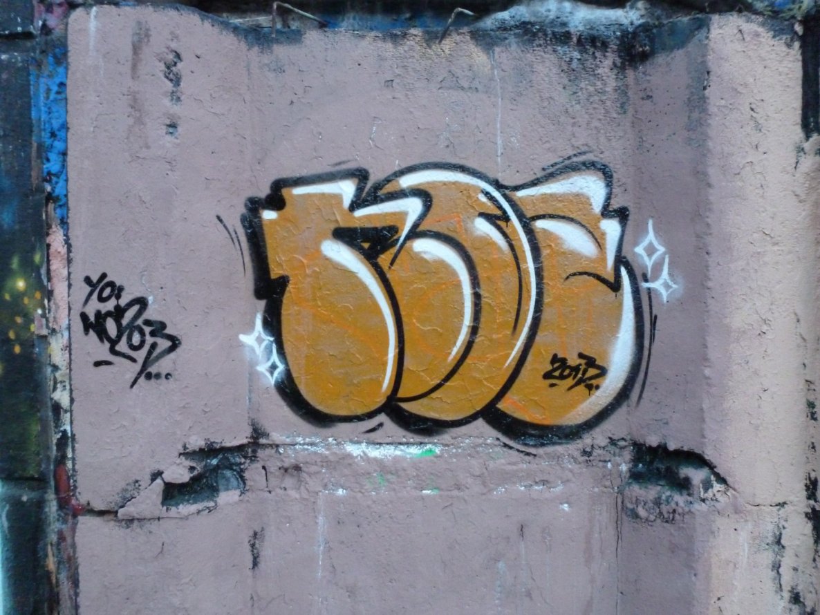Graffiti Wall - Photo by NOIIO3 - no2 (2013)