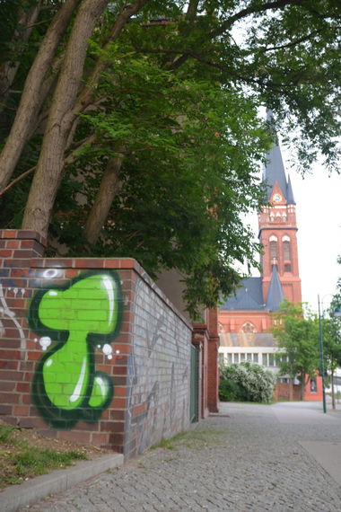 Graffiti Bombing in Frankfurt (Oder) - Photo by NOIIO3 - tups, tup (2016)