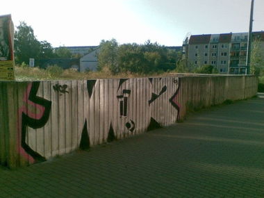 Graffiti Bombing - Photo by NOIIO3 - no2 (2009)