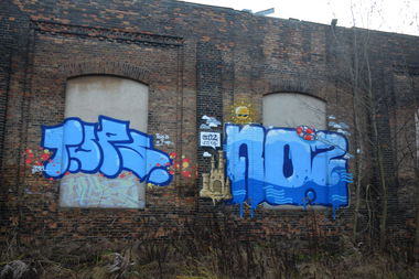 Graffiti Bombing - Photo by NOIIO3 - no2, tups, tup (2016)