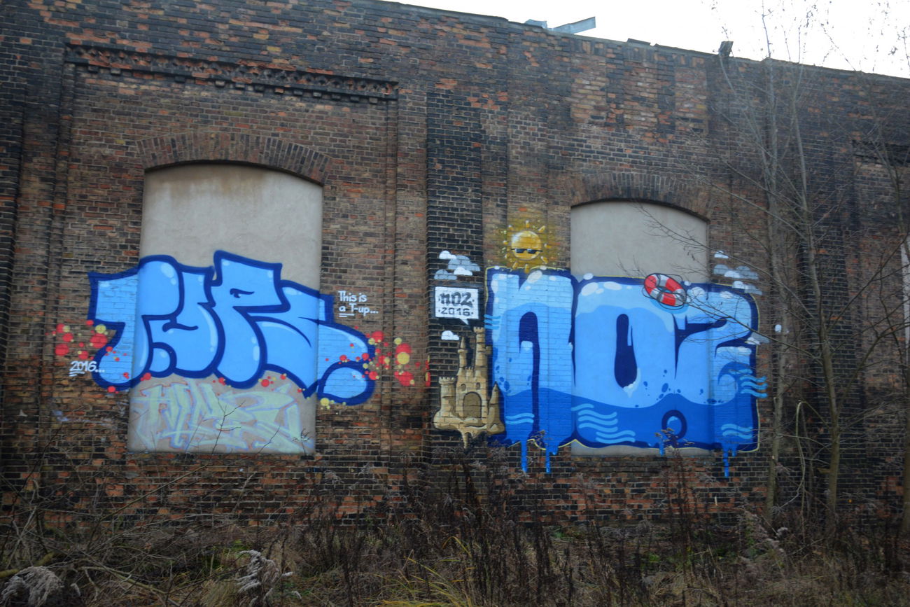 Graffiti Bombing - Photo by NOIIO3 - no2, tups, tup (2016)