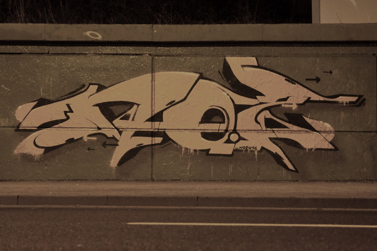 Graffiti Wall - Photo by NOIIO3 - no2, nr2, number2 (2016)