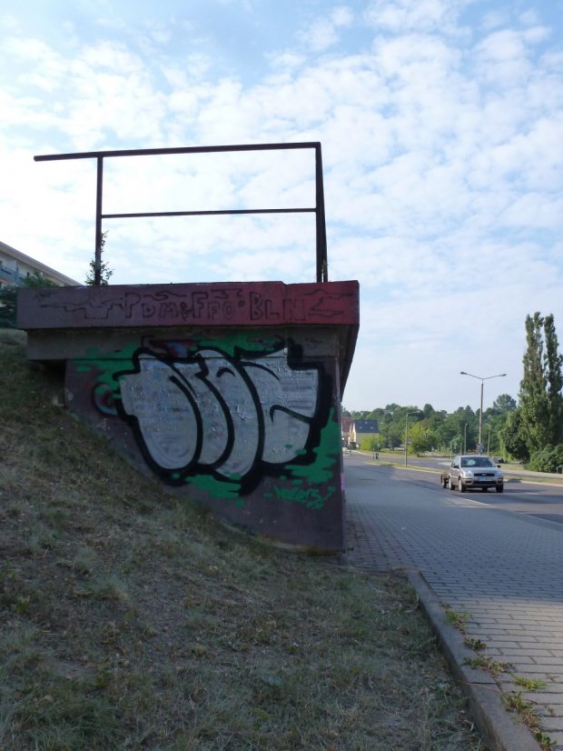 Graffiti Bombing - Photo by NOIIO3 - no2, numbertwo, nummer2 (2013)