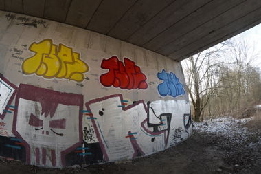 Graffiti Bombing - Photo by NOIIO3 - tups (2016)