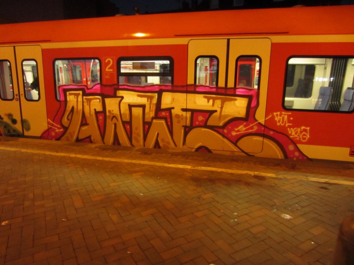 Graffiti Train - Photo by NRW_graff