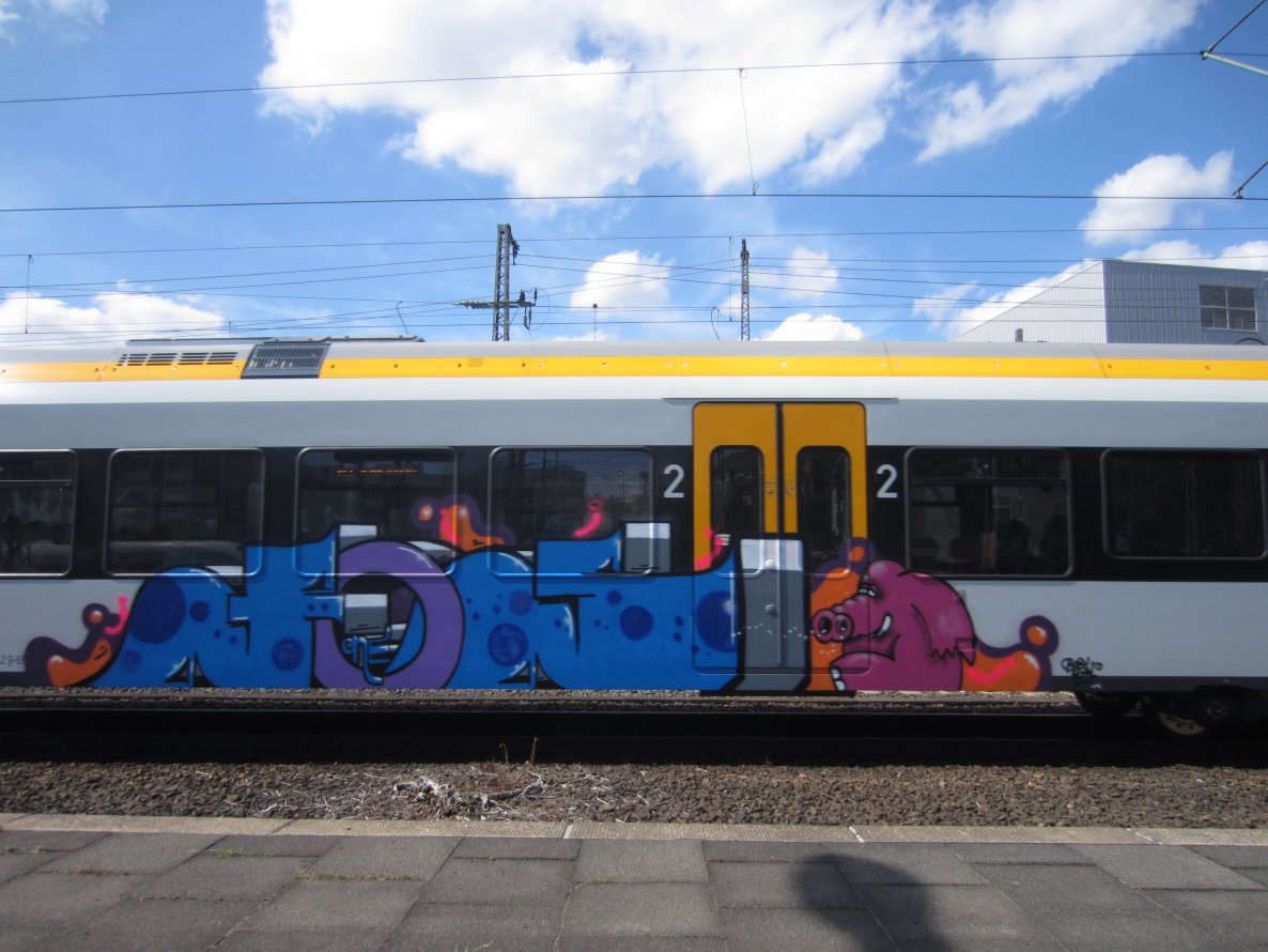 Graffiti Train - Photo by NRW_graff