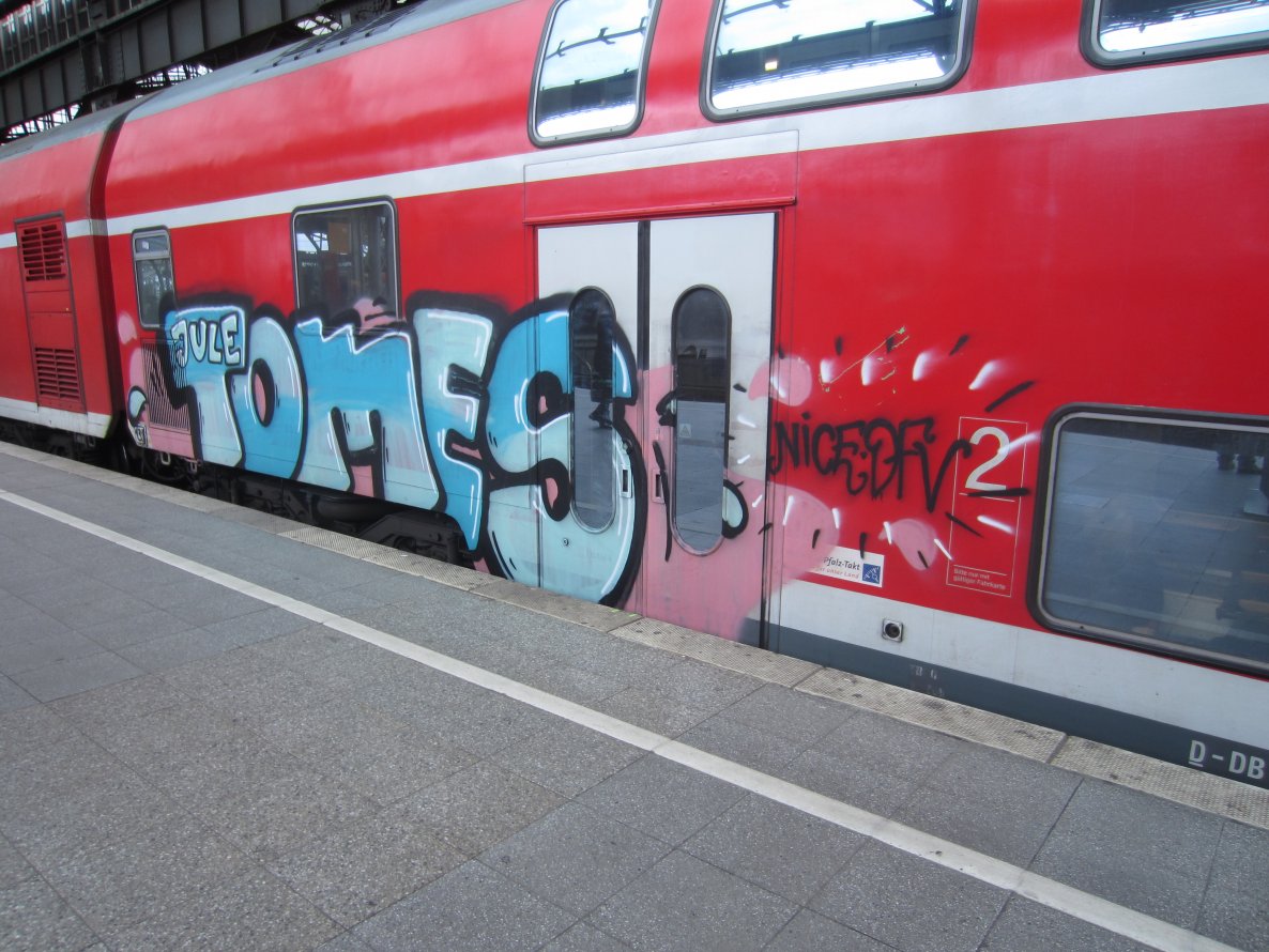 Graffiti Train - Photo by NRW_graff