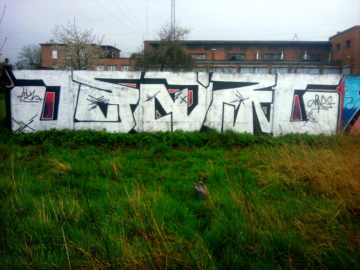 Graffiti Wall - Photo by NZEtin - tin, nzecrew (2014)