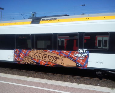 Graffiti Train - Photo by Nahrungsmittel - MOVE, Dat, Werkt (2013)
