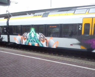 Graffiti Train - Photo by Nahrungsmittel - RE3 (2013)