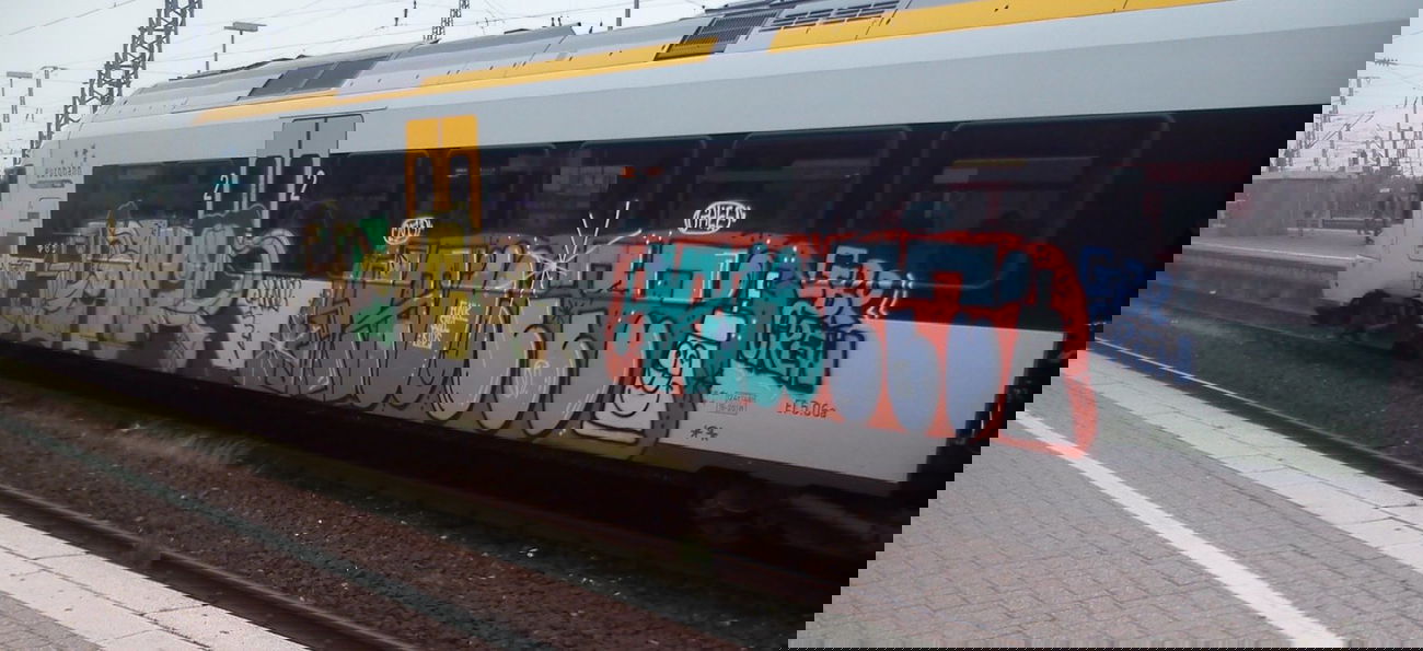 Graffiti Train - Photo by Nahrungsmittel - SPENCR, KANEE, GBR (2013)