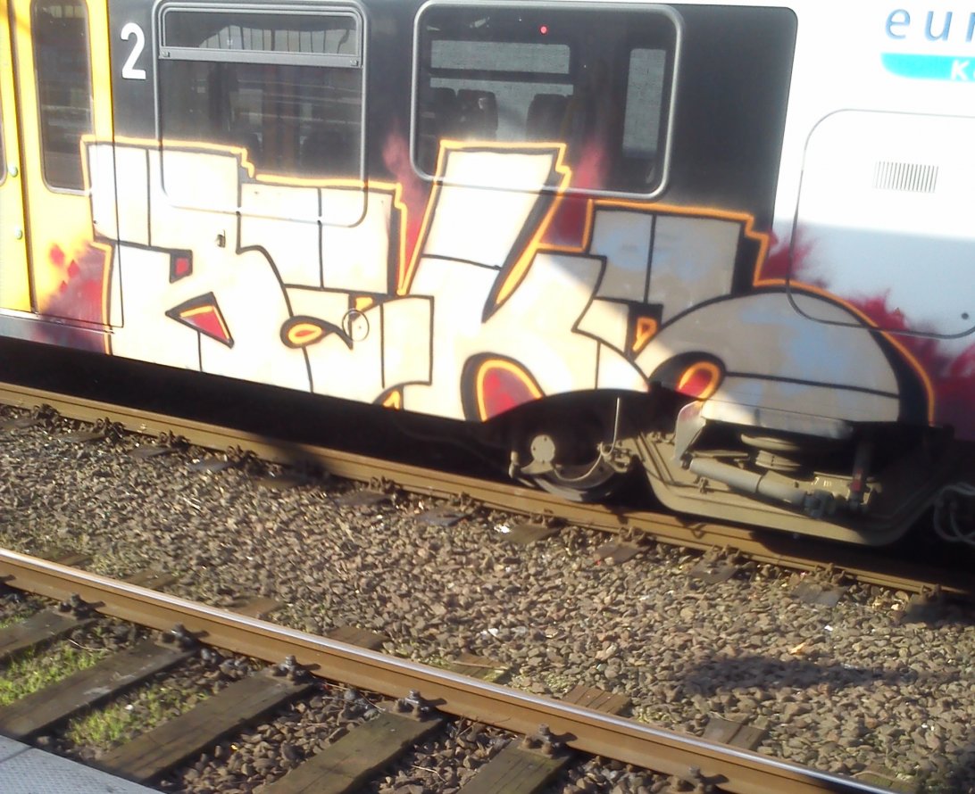 Graffiti Train - Photo by Nahrungsmittel - Beks, Pit, RE3