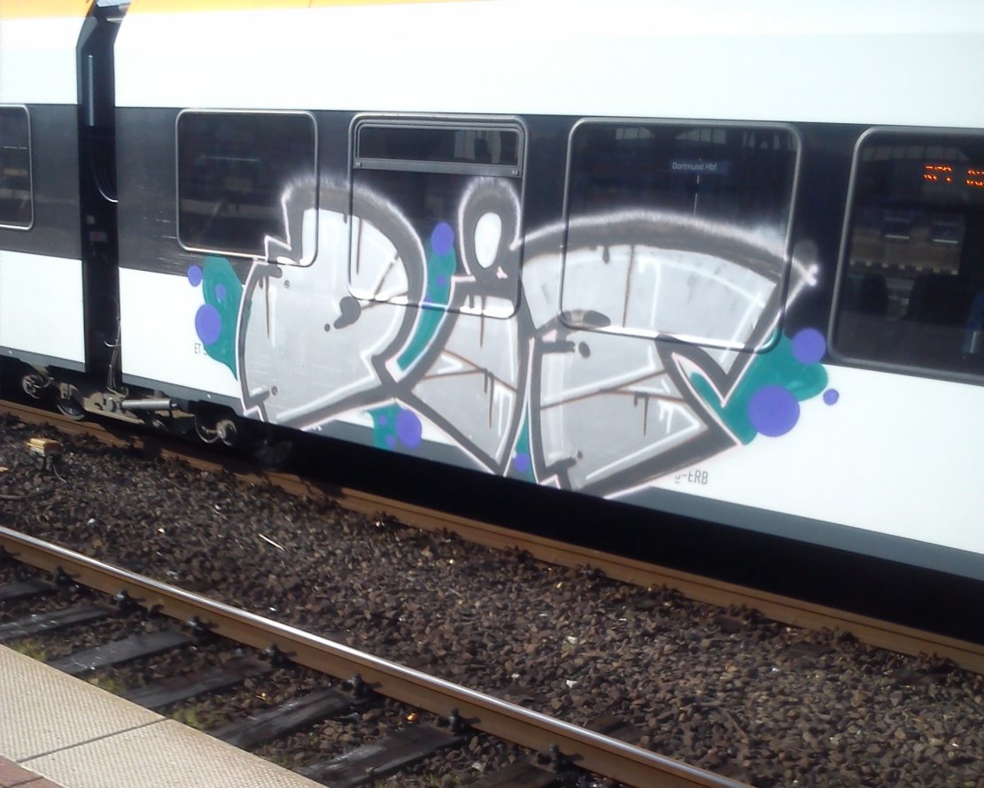 Graffiti Train - Photo by Nahrungsmittel - Pit, Pit, Crew (2013)