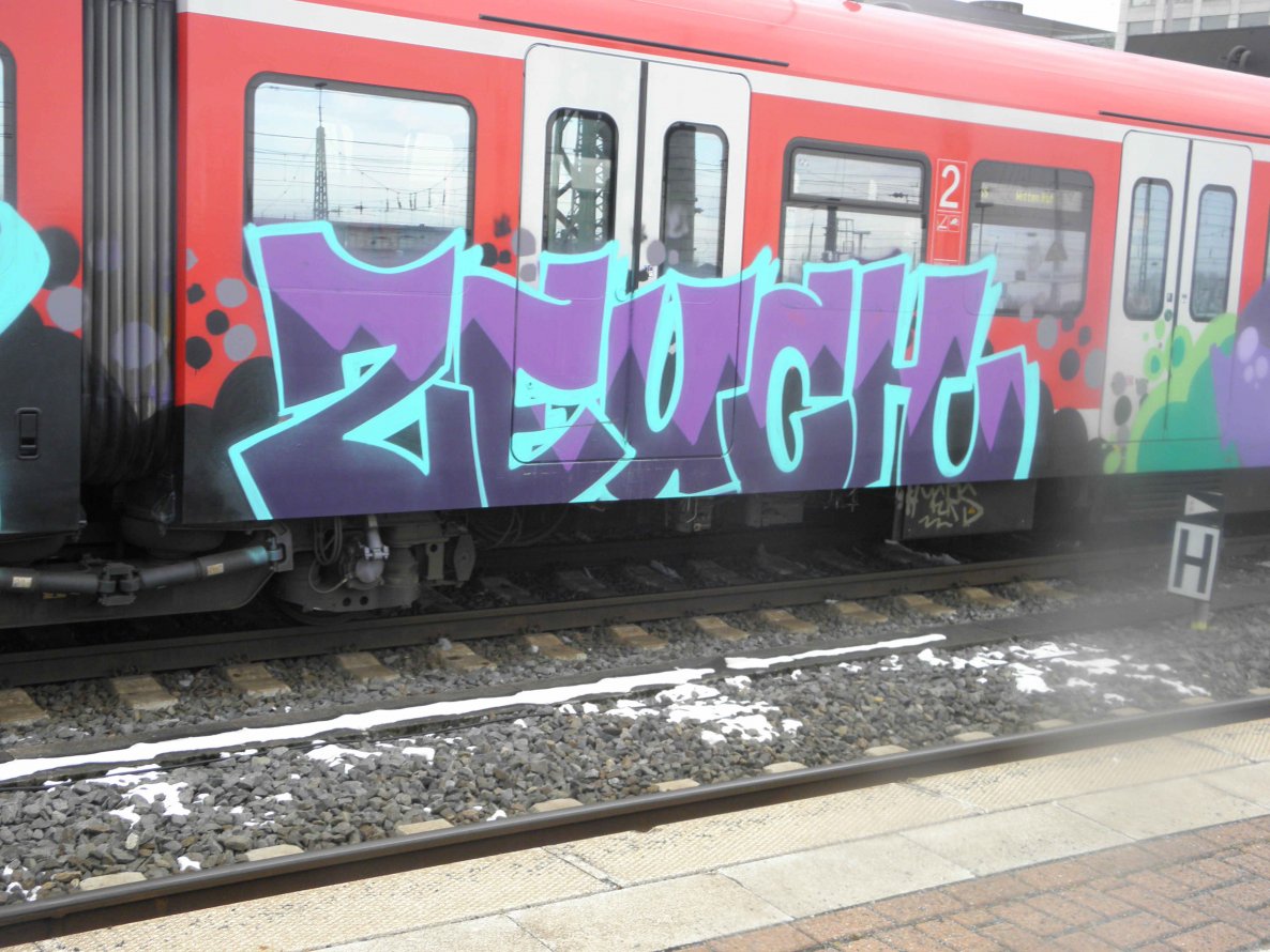 Graffiti Train - Photo by Nahrungsmittel - ZEUCH, ZEUCK (2013)