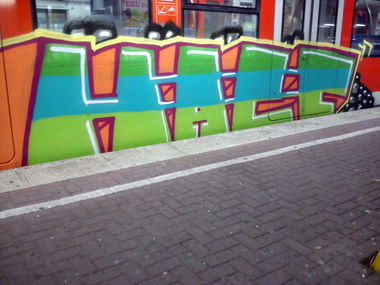 Graffiti Train - Photo by Nahrungsmittel - HACF, HERBE, WOOHOO (2013)