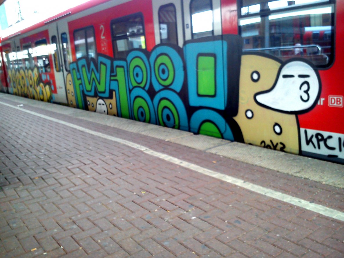 Graffiti Train - Photo by Nahrungsmittel - WOOHOO, WOO, HOO (S2)