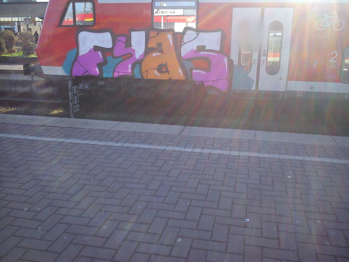 Graffiti Train - Photo by Nahrungsmittel - FYAS, RE4 (2013)
