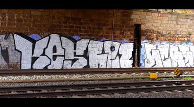 Graffiti Bombing - Photo by Nahrungsmittel - KES, HEZ, SCREW (2012)