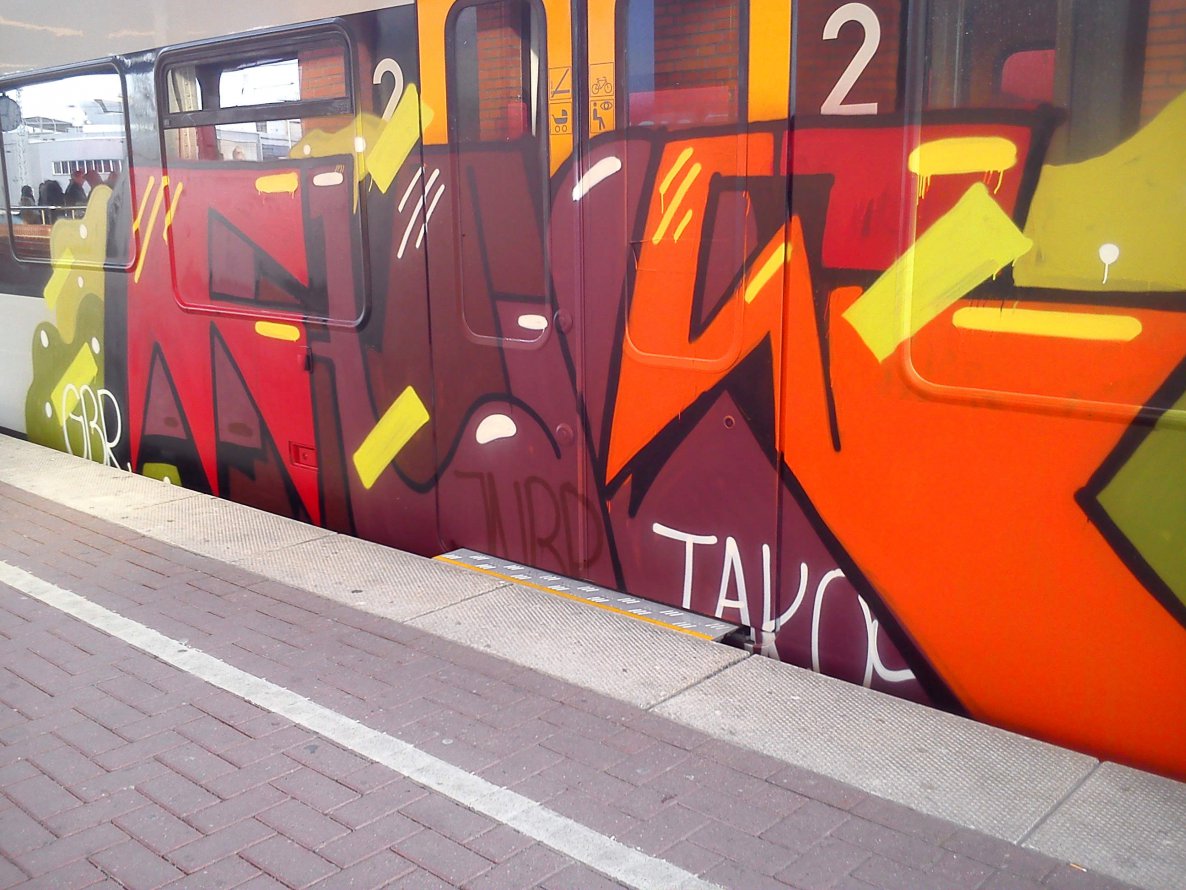 Graffiti Train - Photo by Nahrungsmittel - FANCY, GBR, TAPS (2014)