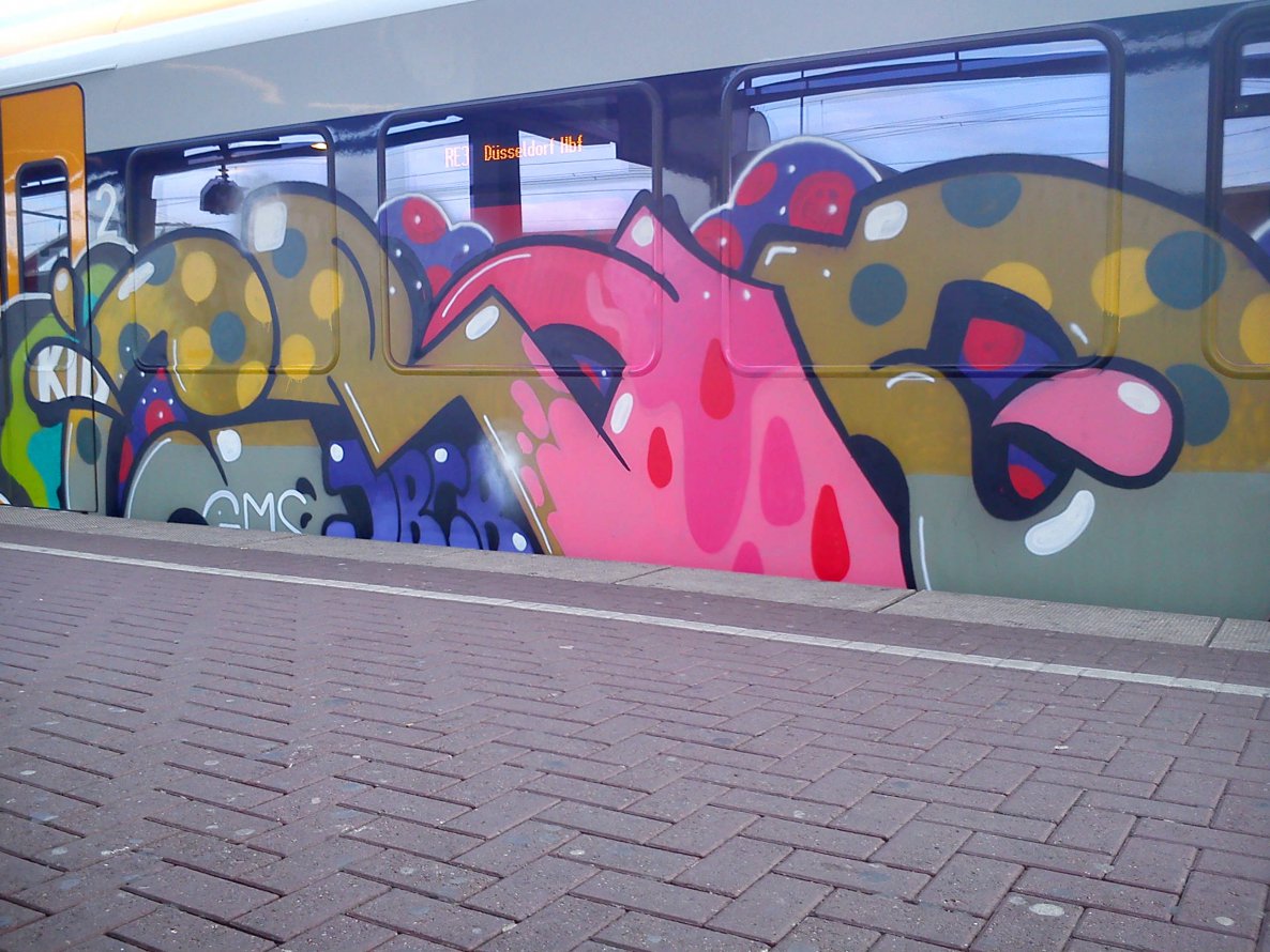 Graffiti Train - Photo by Nahrungsmittel - TAPS, CRAP, FANCY (2014)