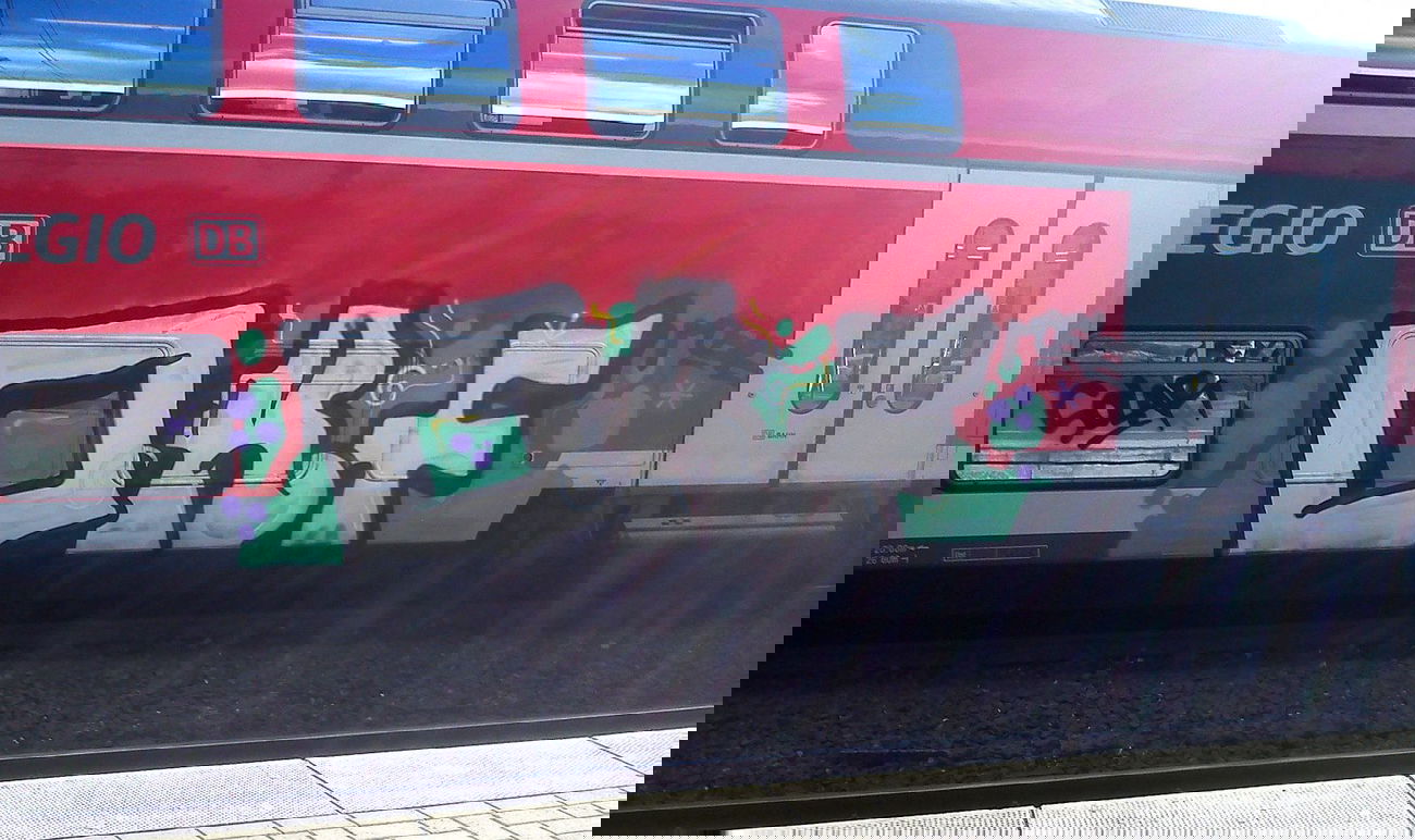 Graffiti Train - Photo by Nahrungsmittel - ORF, SOLAR, RE4 (2014)