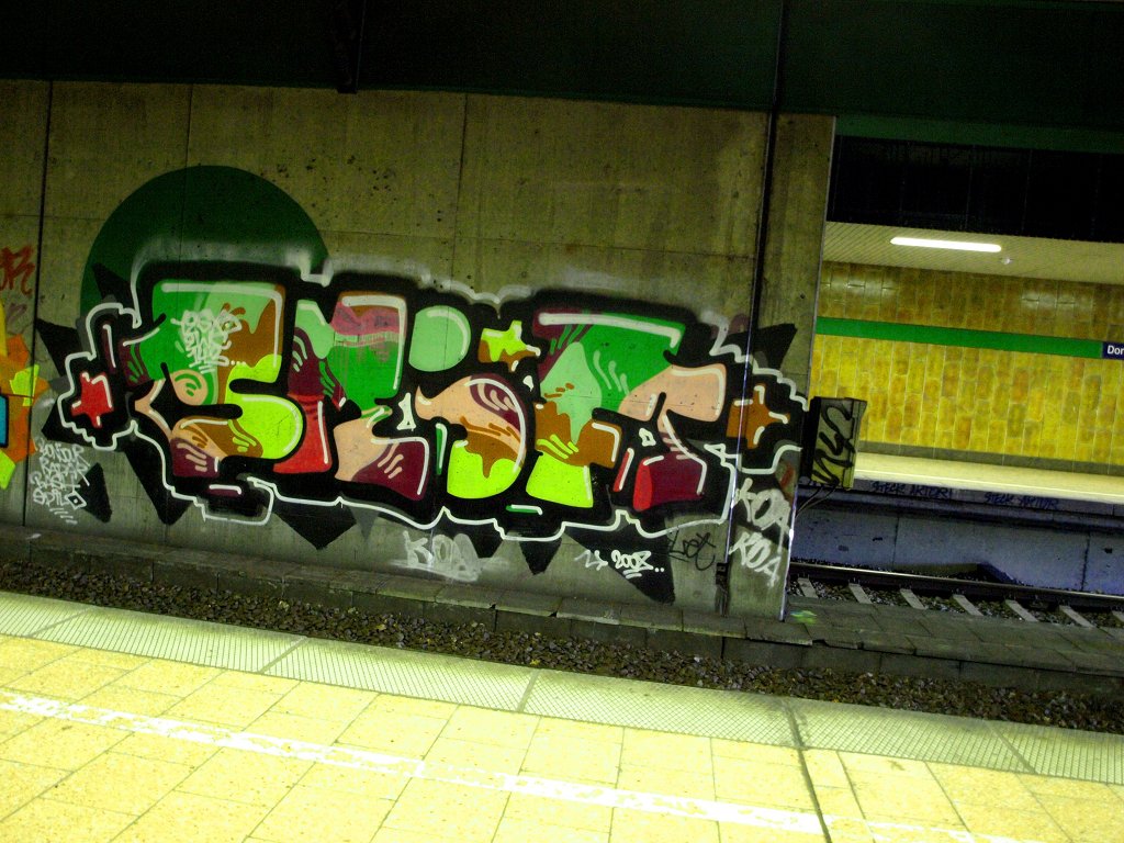 Graffiti Bombing - Photo by Nahrungsmittel - SMIF (2008)