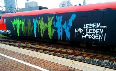 Graffiti Train - Photo by Nahrungsmittel - THINK, RADAR, S5 (2014)