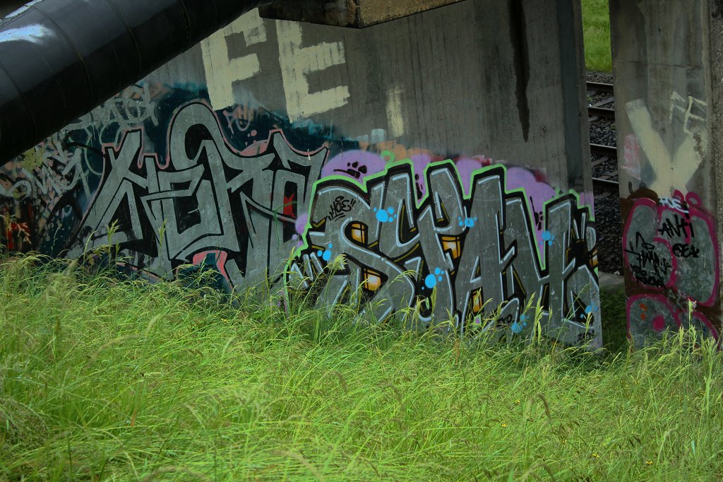 Graffiti Wall - Photo by Nahrungsmittel - HOE, HERZ, STAH