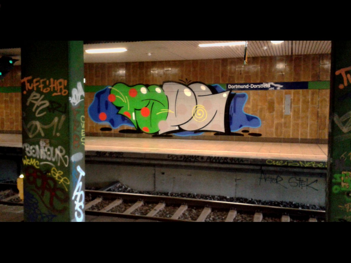 Graffiti Bombing - Photo by Nahrungsmittel - TAPS, TOPSSPRAYER (2014)