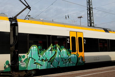 Graffiti Train - Photo by Nahrungsmittel - BEKS, BRUS, PIT (2014)