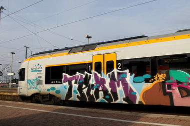 Graffiti Train - Photo by Nahrungsmittel - TRAM, BRUS, PIT (2014)
